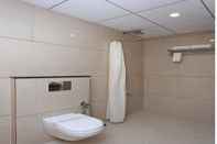 In-room Bathroom Hotel Paras Royale