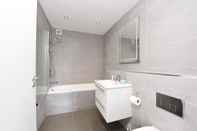 Toilet Kamar The Glasshouse Apartments