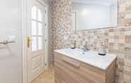 In-room Bathroom 4 Benalmadena Costa II - First Line Beach 1BR Apartment