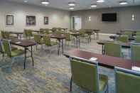 Functional Hall TownePlace Suites by Marriott Petawawa