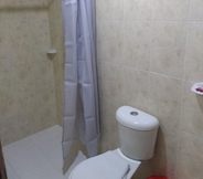Toilet Kamar 3 Hotel Heliconias Mompox