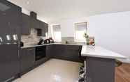 Bedroom 6 Modern & Spacious 2 Bed Apartment at Clapham Junction