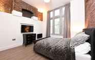 Bedroom 7 Spacious & Modern 2 Bed Apartment at Knightsbridge London