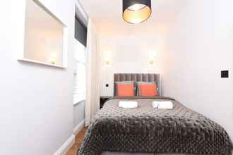 Bedroom 4 Stylish & Spacious Deluxe Apartments near Victoria Station