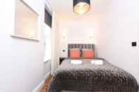 Bedroom Stylish & Spacious Deluxe Apartments near Victoria Station