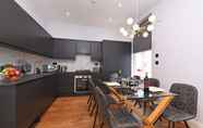 Bedroom 7 Stylish & Spacious Deluxe Apartments near Victoria Station