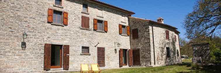 Exterior Casale Belvedere con piscina nel bosco