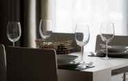 Restaurant 7 The New52 - A Modern 2 Bed Apartment Located in the Heart of Oxford City