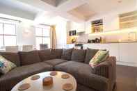 Common Space The New52 - A Modern 2 Bed Apartment Located in the Heart of Oxford City