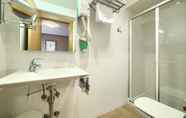 Phòng tắm bên trong 6 Hostal Izar-Ondo