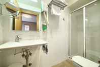 Phòng tắm bên trong Hostal Izar-Ondo