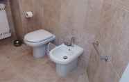 Toilet Kamar 6 B&B Ninfa