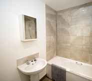 Toilet Kamar 7 Pretty Properties Grange House Apartment 5