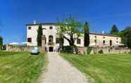 Exterior 2 Borgo Buzzaccarini Rocca di Castello