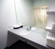 In-room Bathroom 6 Barker Suites