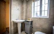 In-room Bathroom 6 Caernarfon Apartments