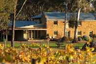 Bangunan Byronsvale Vineyard and Accommodation