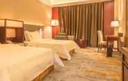 Kamar Tidur 4 The Summit Hotel