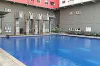 Kolam Renang Homey and Relaxing 2BR Green Pramuka Apartment