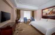 Bedroom 4 Vienna International Hotel - Shantou Simapu
