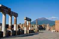 Exterior Pompeii Rooms