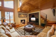 Common Space Northwoods Luxury Condo Close to Chairlift by RedAwning