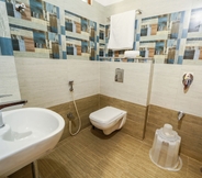 In-room Bathroom 6 MBL Regency