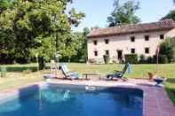 Swimming Pool Chateau De Mailhol