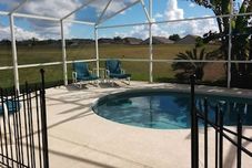 Swimming Pool Lovely 4 Bedroom Home - 382