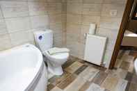 Toilet Kamar David's Private House