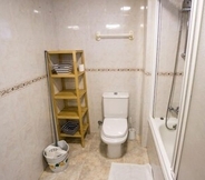 Toilet Kamar 7 RentalSevilla Apartamento tradicional con parking