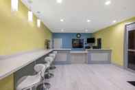 Lobi Days Inn & Suites by Wyndham La Porte