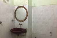 In-room Bathroom New White House Tikamgarh