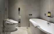 Toilet Kamar 3 Evergreen Palace Hotel Chiayi