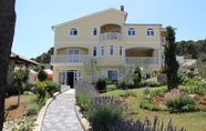 Bên ngoài 2 Apartments Villa Lidija