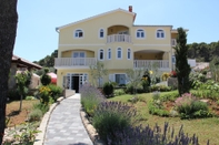 Bên ngoài Apartments Villa Lidija