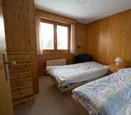 Bedroom 5 Demi-Chalet Brune-Haut Ouest