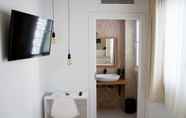In-room Bathroom 2 Sosiego Hostal de Mar