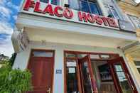 Exterior Flaco Hostel and Travel