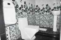 In-room Bathroom Hotel Shalimar Palace