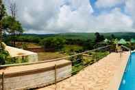 Kolam Renang La Fortuna Resort and Spa