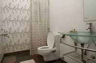 In-room Bathroom Hotel Shanti