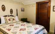 Bedroom 3 Carroll Motel & Cottages