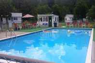 Swimming Pool Carroll Motel & Cottages