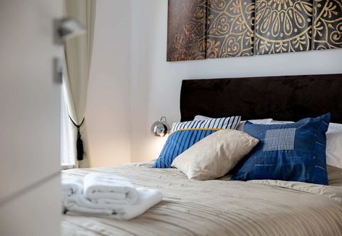 침실 Warsaw Airport Shiny Apartment