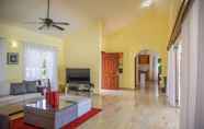 Common Space 3 Private Villa! All Bedrooms /w TVs and in Livingroom