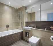 Phòng tắm bên trong 3 Trevillion Mansions Chiswick