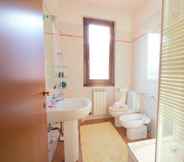 Toilet Kamar 2 Pognana Luxury Apartment n.2 - 4 people