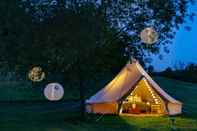 Exterior Lloyds Meadow Glamping Delamere Chester