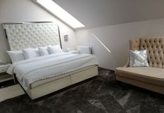 Bedroom 7 Zespol Palacowo-Parkowy w Dabrowce